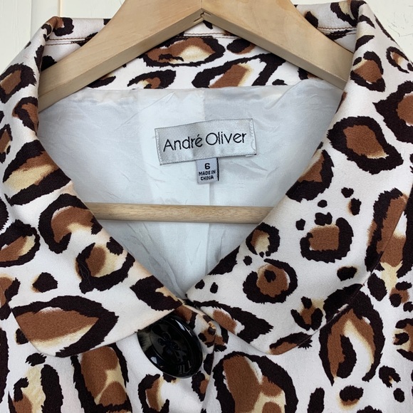 Andre Oliver White Brown Animal Print Cropped Large Button Jacket Women’s Size 6 - Picture 4 of 4